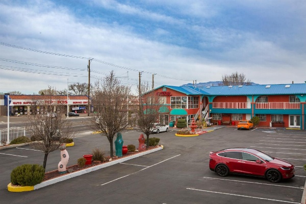 Sandia Peak Inn, a Howard Johnson by Wyndham image 36